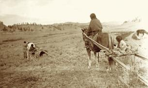 cheyenne-women-with-travois